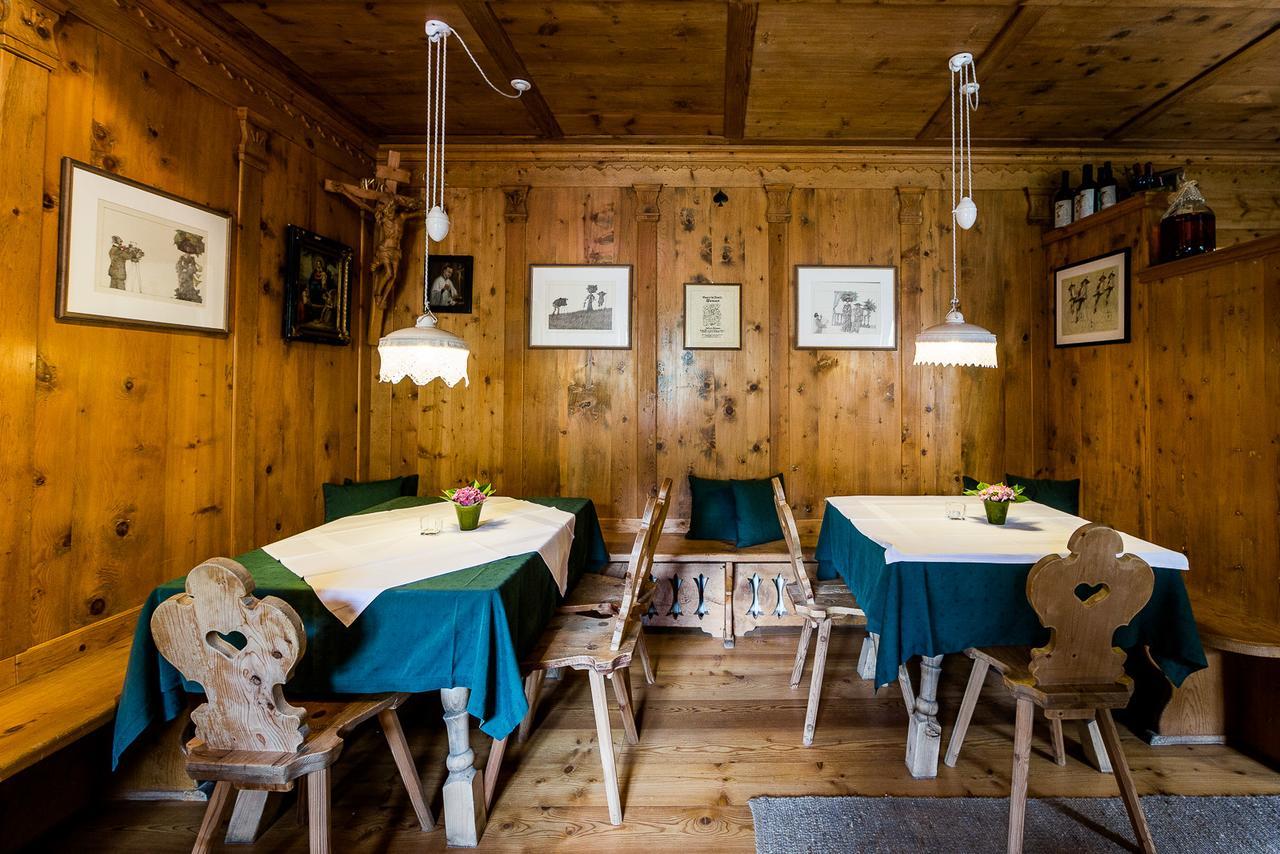 B&B Pizzeria Zur Traube Montagna Exterior photo