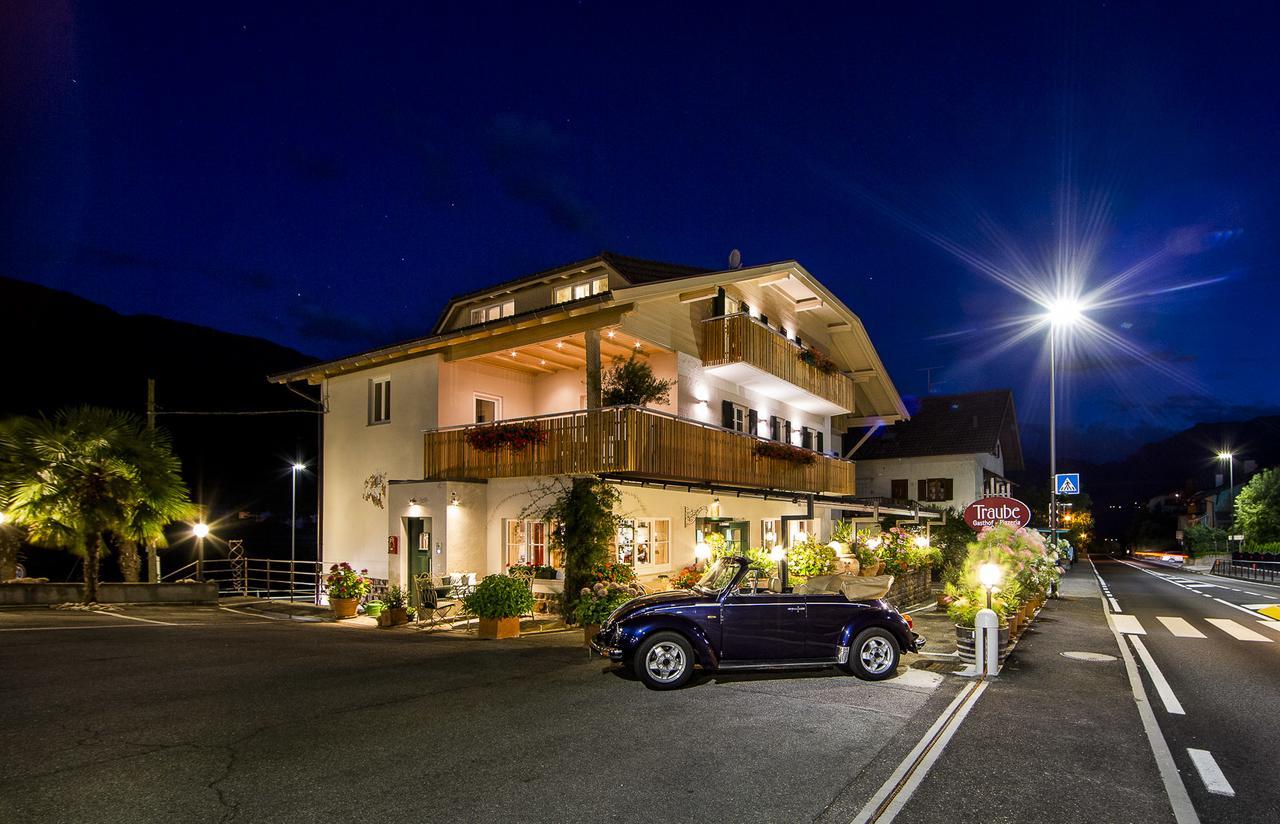 B&B Pizzeria Zur Traube Montagna Exterior photo