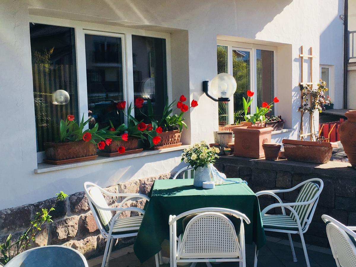 B&B Pizzeria Zur Traube Montagna Exterior photo